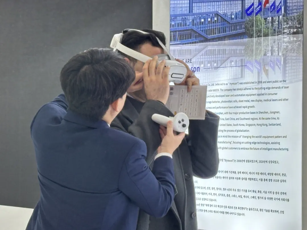 好运彩在展会现场提供沉浸式产品体验，参观者可以直观感受高速激光模切机和叠片电池装配线的高效生产过程